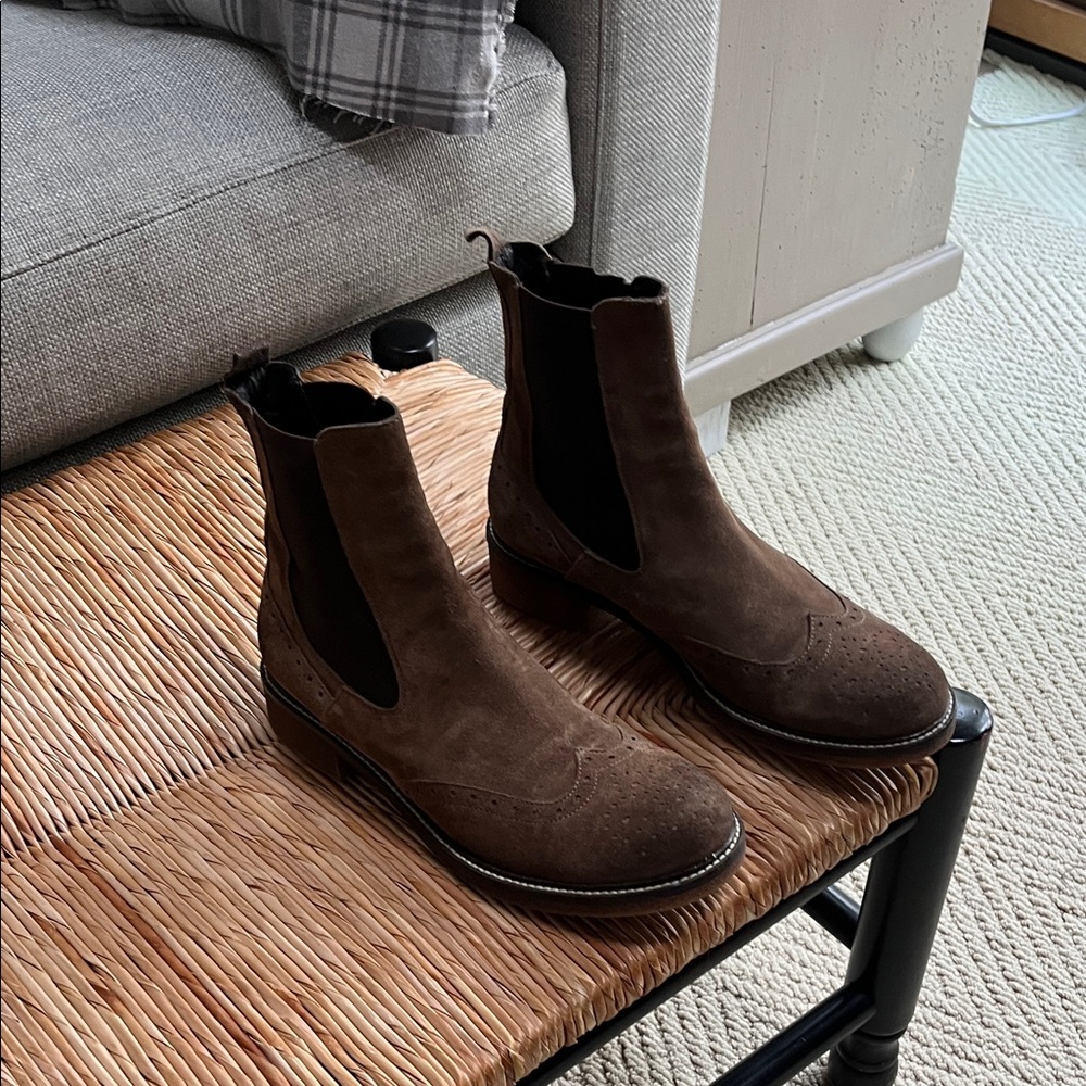 Elegant Brown Suede Chelsea Ankle Boots by Donna Piu size 39